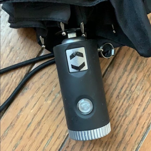 Samsonite Windguard Umbrella with LED Handle - Picture 4 of 5